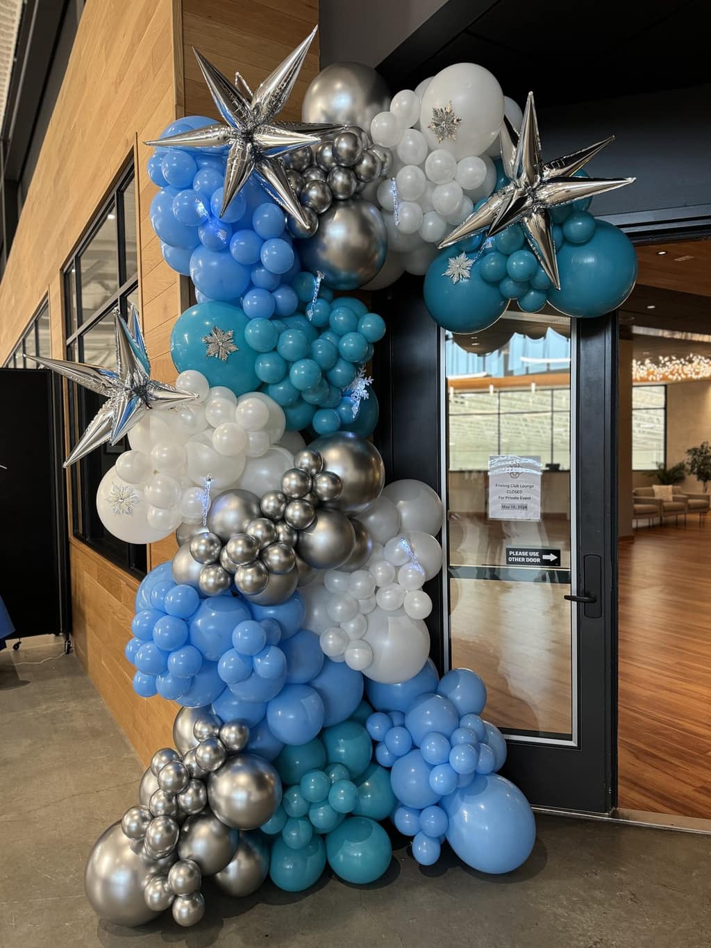 Décor & Balloons — Storybook Entertainment