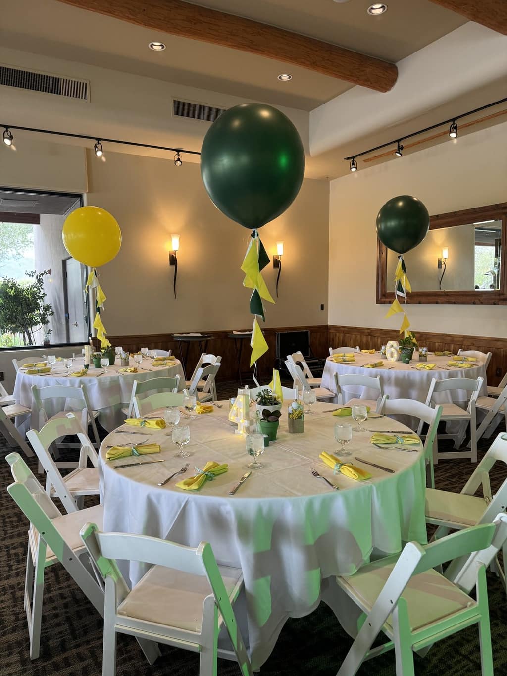 Décor & Balloons — Storybook Entertainment